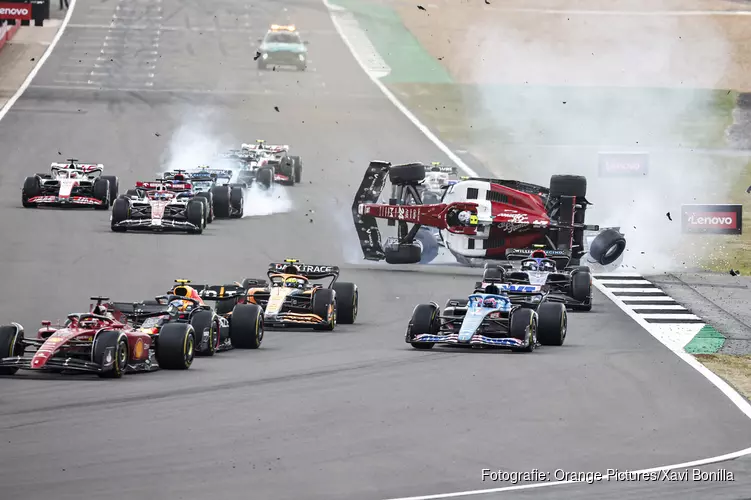 Verstappen heeft slechte dag op Silverstone, Sainz pakt eerste GP-zege