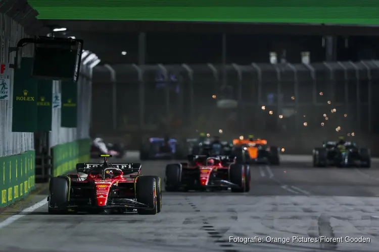 Verstappen weet weer wat verliezen is en wordt vijfde in Singapore, winst voor Sainz