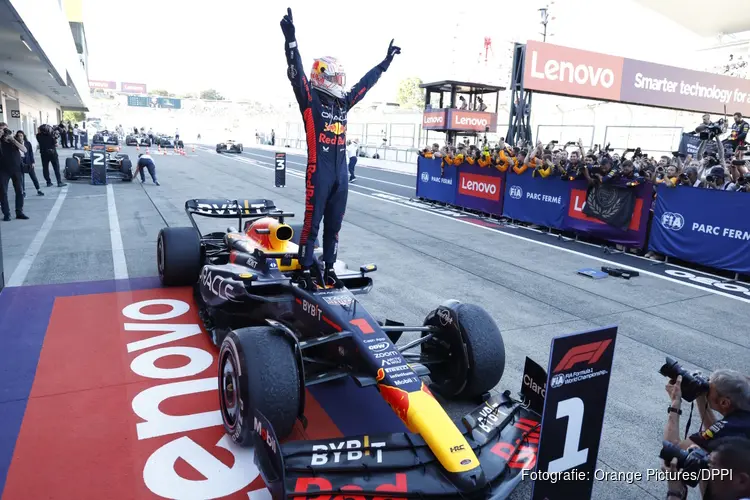 Max Verstappen weer oppermachtig in Japan