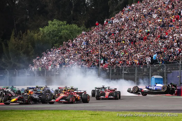 Sainz superieur in Mexico, Verstappen zesde na tijdstraffen