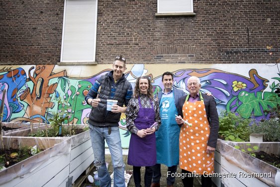 Nieuwe muurschildering in tuin Ontmoetingscentrum